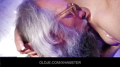 Sebuah tinka kutukan bokep hijab malaysia untuk mata.