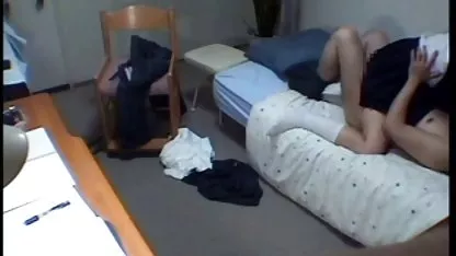 Gairah seks dengan rambut coklat bokeb malysia yang digunakan