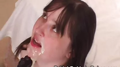 Steele bercinta di ass dan cum blog bokep malaysia di wajahnya, remaja rambut pirang membantu